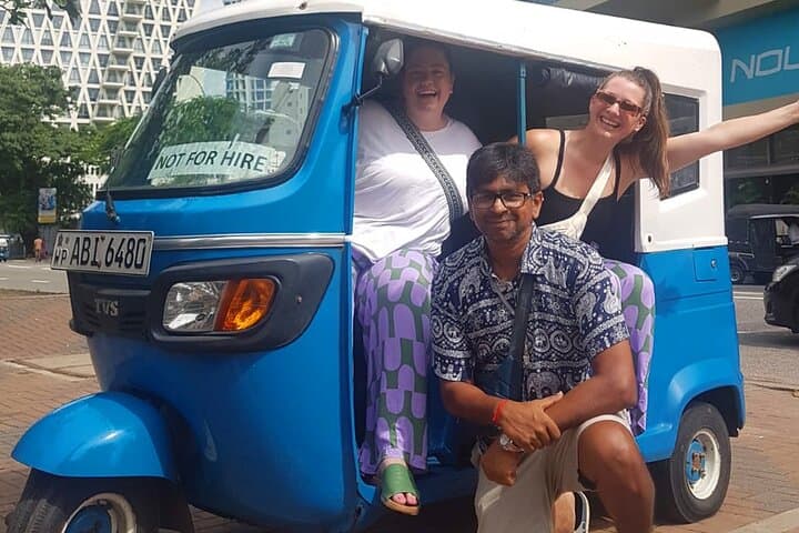 Colombo Tuk Tuk Safari: Private 4-Hour Evening Food & City Tour photo 3