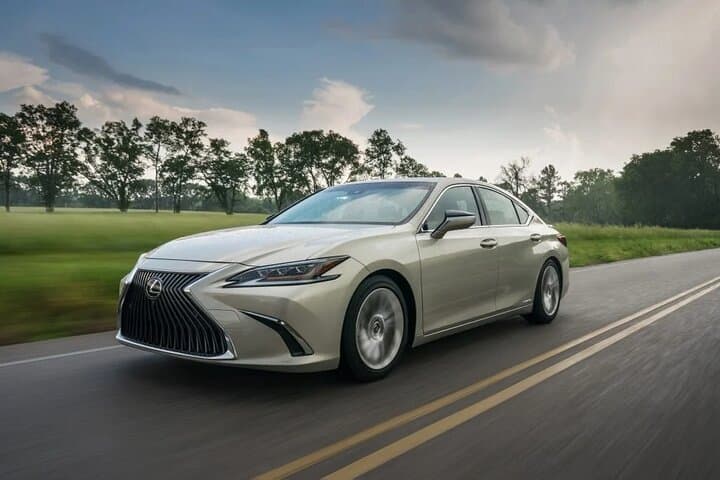 Full-Day Lexus Chauffeur Service in Dubai: Luxury Sedan Hire & Private Driver photo 3