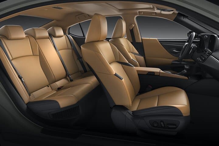 Full-Day Lexus Chauffeur Service in Dubai: Luxury Sedan Hire & Private Driver photo 5