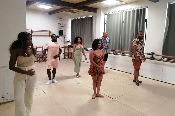 Málaga Latin Dance & Salsa Class: Learn Salsa, Bachata & Merengue in One Hour photo 5