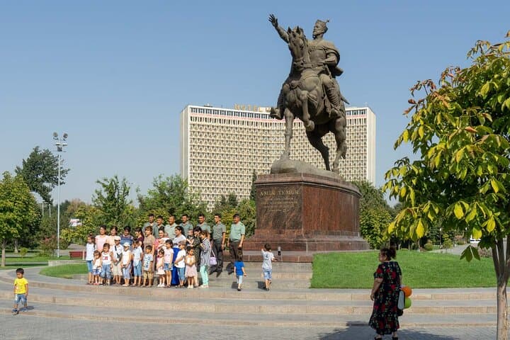 Local-Led Tashkent Walking Tour: Chorsu Bazaar, Metro Gems & Independence Square