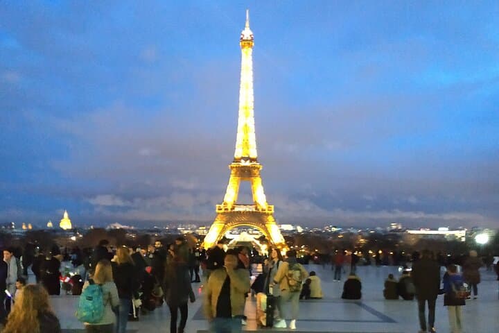 Essential 5-Hour Paris Walking Tour: Montmartre, Eiffel, Louvre & More photo 3