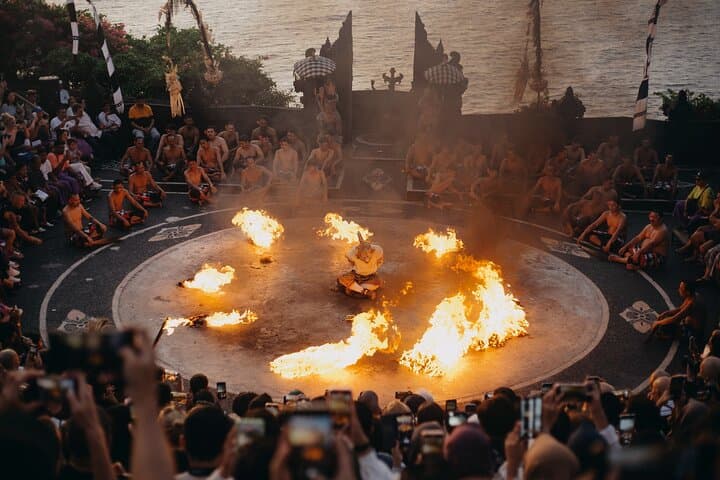 Uluwatu Temple Sunset Tour and Jimbaran Bay Dinner — Bali Evening Experience photo 3