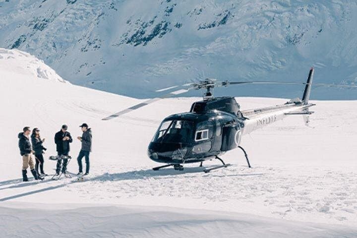 Helicopter Picnic Among the Peaks: Franz Josef Glacier Scenic Charter photo 1