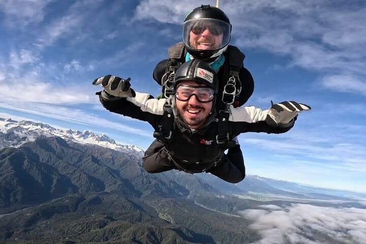 Tasman Glacier Helicopter Landing and 13,000ft Skydive Combo photo 4