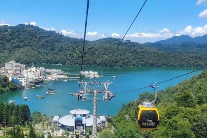 Sun Moon Lake Private Day Tour from Taipei: Boat, Cable Car & Temple Stops photo 4