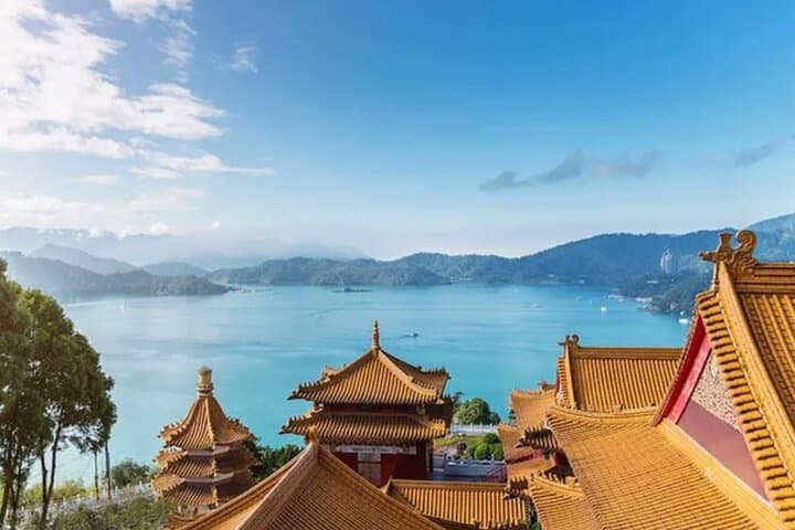 Sun Moon Lake Private Day Tour from Taipei: Boat, Cable Car & Temple Stops photo 3