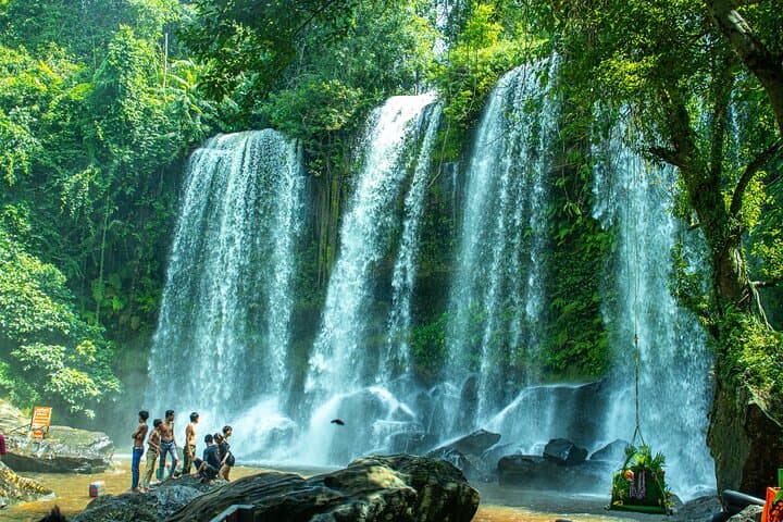 Phnom Kulen Waterfall Guided Tour: River of a Thousand Lingas & Local Lunch