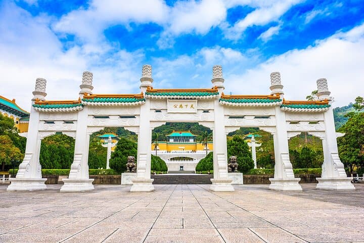 Private 6-Hour Taipei City & National Palace Museum Tour — Practical Guide photo 2