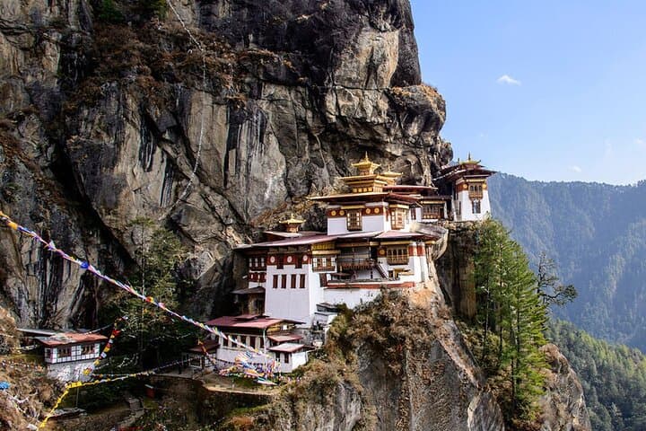 Classic 8-Day Bhutan Tour — Easy Hikes, Dzongs & Tiger's Nest photo 6