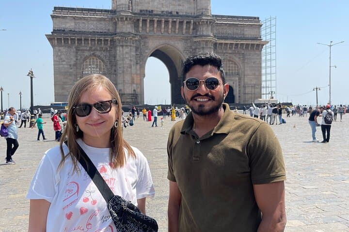 Mumbai Sightseeing with Local Train Ride & Dharavi Slum Tour photo 4