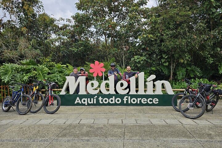 Medellín E-Bike City Tour: Ride to Pueblito Paisa, Park of the Lights & Laureles