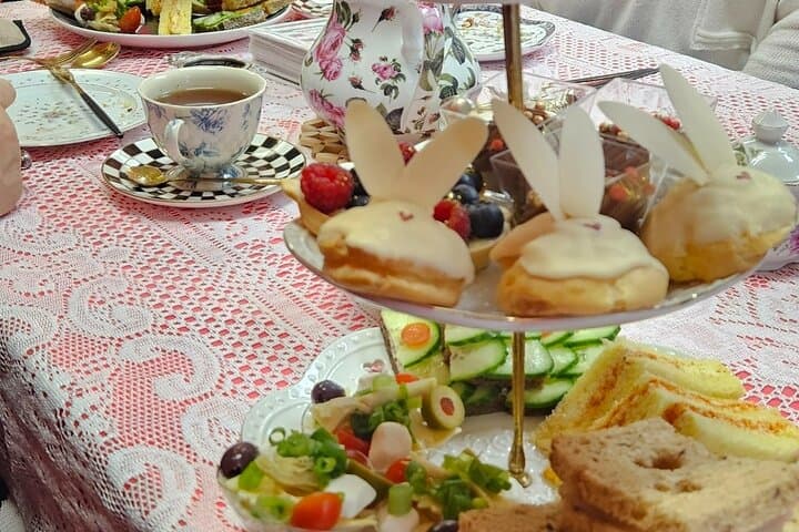 Las Vegas Alice-in-Wonderland Tea Party at Queen of Hearts Studio photo 3