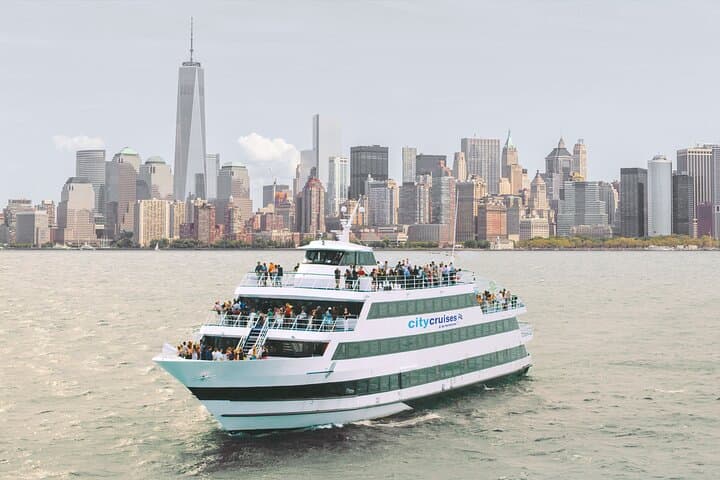 New York Signature Dinner Cruise: Skyline Buffet, DJ & Sunset Views