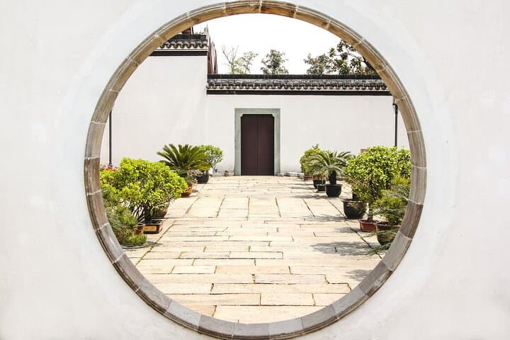 Suzhou & Tongli Water Town Day Trip from Shanghai — Canals, Classical Gardens & Local Eats