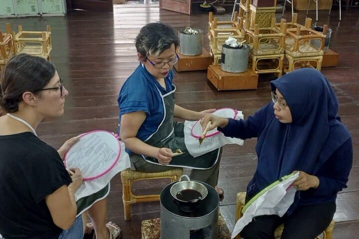 Full-Day Private Batik Class and Taman Mini Indonesia Tour in Jakarta photo 6