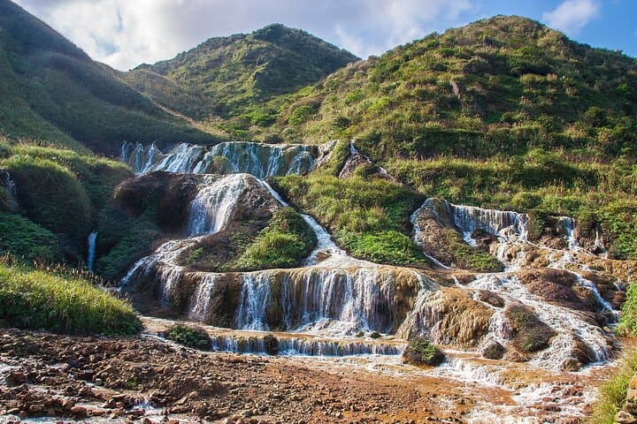 Jiufen and Pingxi Day Tour: Lanterns, Waterfalls & Golden Coast photo 5