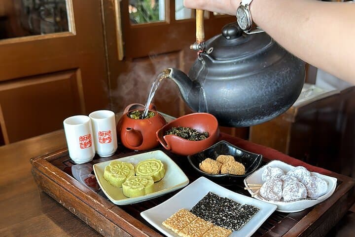 Jiufen and Pingxi Day Tour: Lanterns, Waterfalls & Golden Coast photo 3