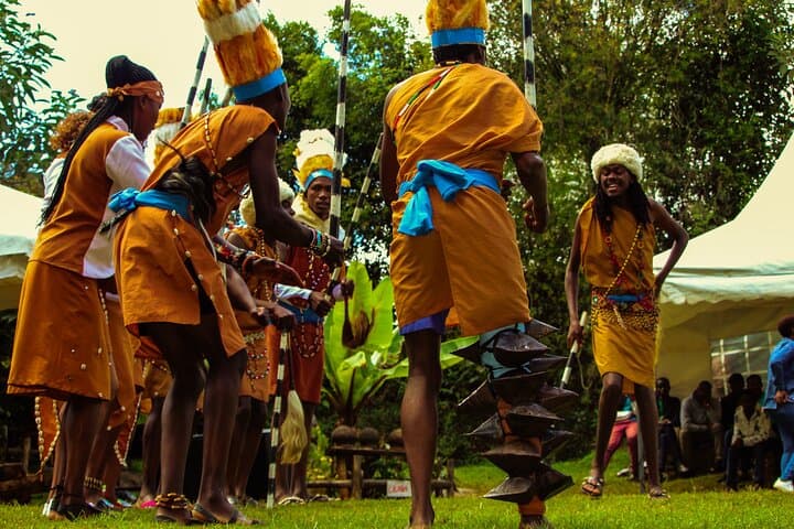 Full-Day Nairobi: Giraffe Centre, Karen Blixen Museum, Kobe Beads & Bomas Cultural Dances photo 2