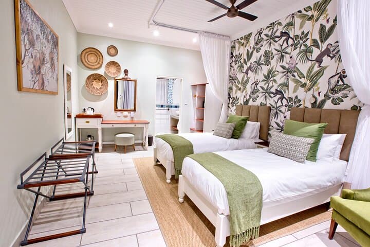 3-Day Victoria Falls Gold Package: Guided Falls Tour, Sunset Cruise & Cultural Boma Dinner