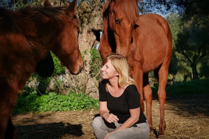 Mindfulness with Free‑Roaming Horses at Zahora’s Mangueta Beach
