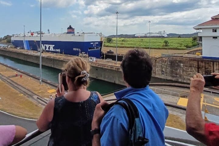 Panama City Half-Day: Casco Viejo Walking Tour and Miraflores Locks Experience photo 2