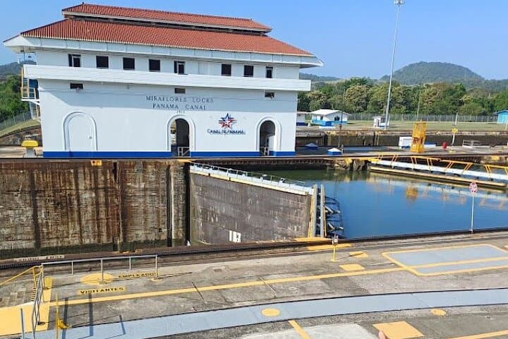 Panama City Half-Day: Casco Viejo Walking Tour and Miraflores Locks Experience photo 3