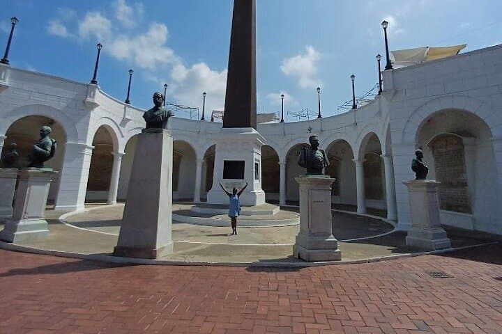 Panama City Half-Day: Casco Viejo Walking Tour and Miraflores Locks Experience photo 4