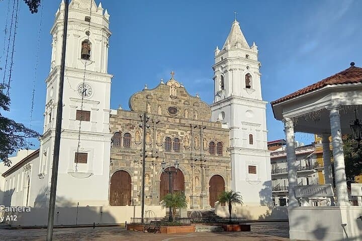 Panama City Half-Day: Casco Viejo Walking Tour and Miraflores Locks Experience photo 5