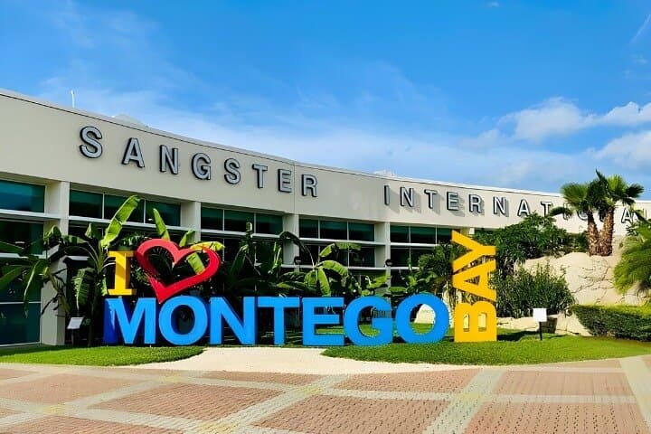 Montego Bay Airport to Trelawny Resorts Private Transfer — 60‑Minute Shuttle photo 1