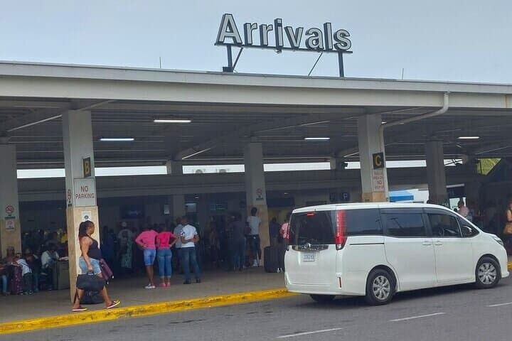 Montego Bay Airport to Trelawny Resorts Private Transfer — 60‑Minute Shuttle photo 3