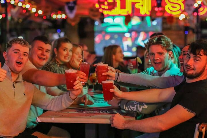Budapest Ruin Pub Crawl: Fröccs, Shots & Nightlife in the Jewish Quarter photo 2
