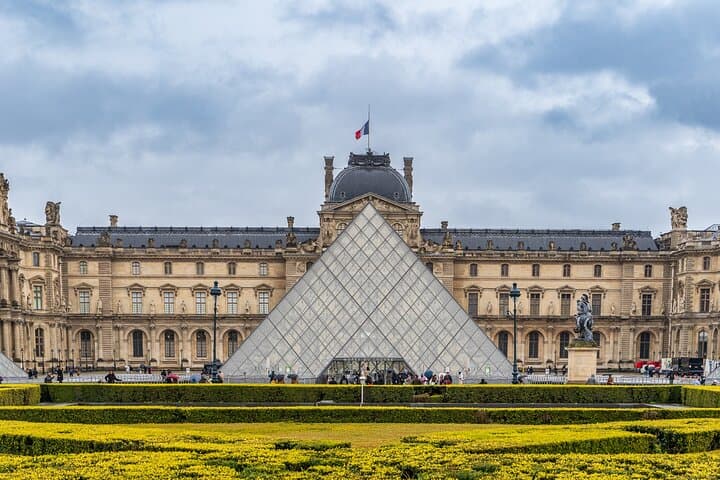 Paris Explorer Rail Tour from London with Hop-on Hop-off Bus — Day Trip by Eurostar photo 3
