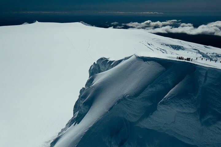 Summit Hvannadalshnúkur — Iceland’s Highest Mountain via Vatnajökull