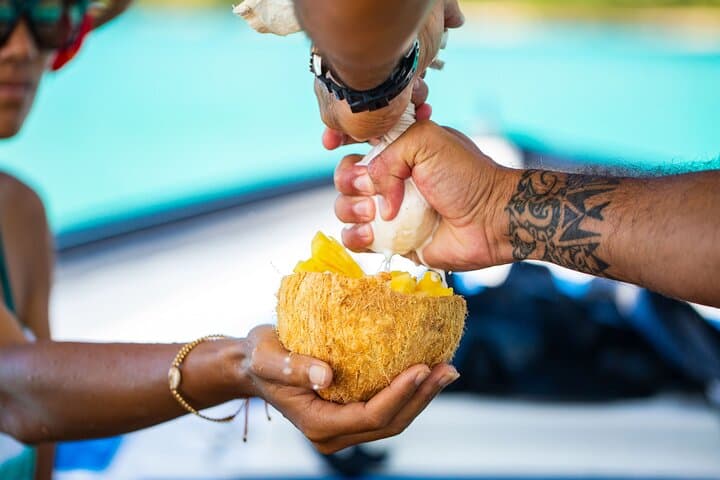 Private Half-Day Lagoon Adventure & Snorkel Tour in Mo'orea photo 5