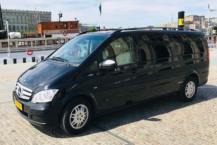 Stockholm VIP full-day limousine city tour & museum visits photo 1