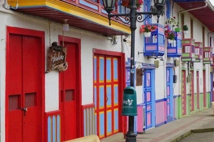 Full-Day Private Tour: Salento, Cocora Valley Wax Palms & Filandia Views photo 3