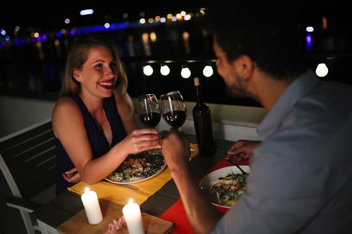 Cairo Nile Dinner Cruise: Private Evening Buffet, Tanoura & Live Shows
