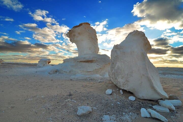 2-Day Black & White Desert Adventure: Camp the White Desert from Cairo