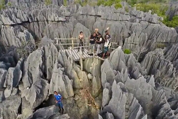 4-Day Tsingy de Bemaraha, Kirindy & Avenue of the Baobabs — Morondava to Bekopaka Adventure