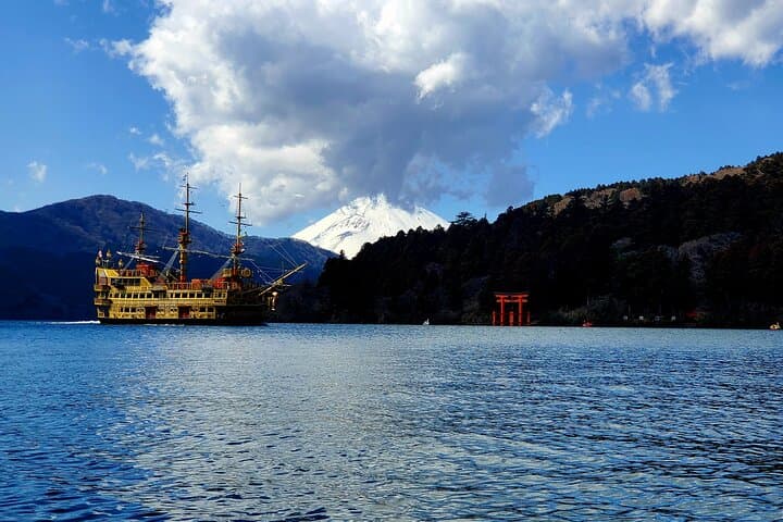 Hakone Full-Day Private Tour from Tokyo — Lake Ashi, Owakudani Ropeway & Gotemba Outlets photo 2