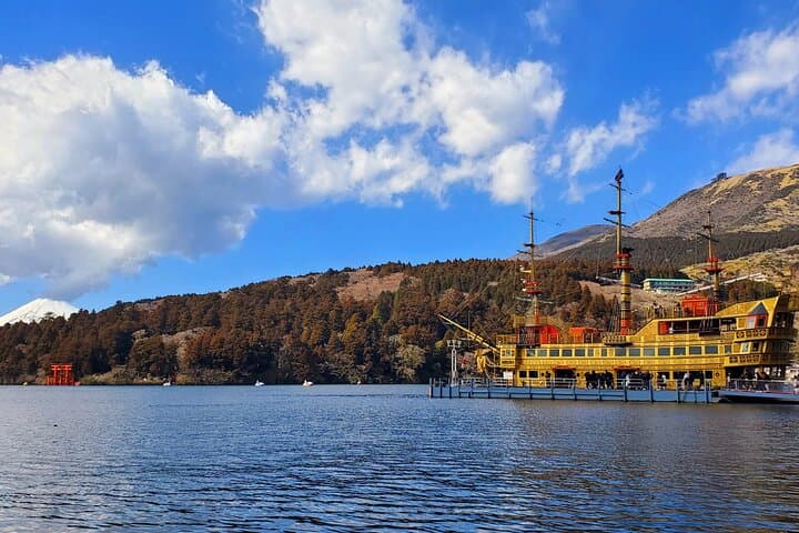 Hakone Full-Day Private Tour from Tokyo — Lake Ashi, Owakudani Ropeway & Gotemba Outlets photo 5