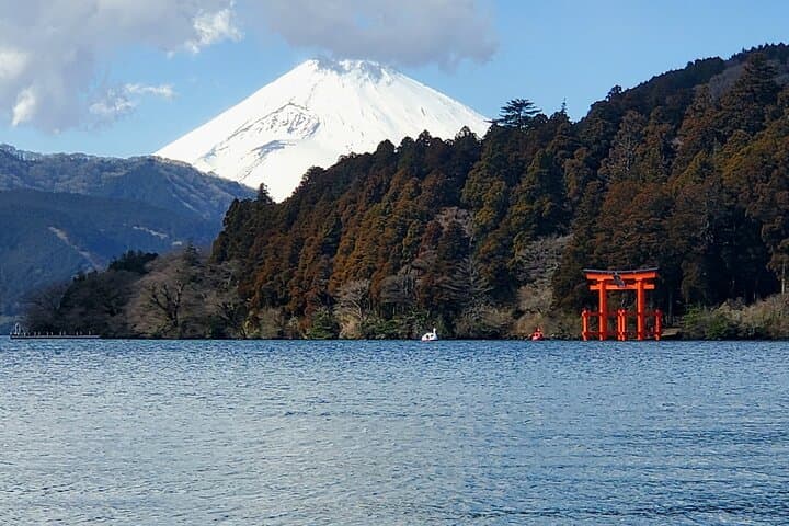 Hakone Full-Day Private Tour from Tokyo — Lake Ashi, Owakudani Ropeway & Gotemba Outlets photo 4
