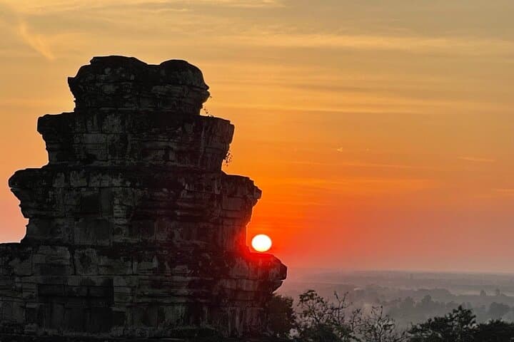 Sunset at Angkor Wat: Private Siem Reap Temple & Photography Tour photo 5