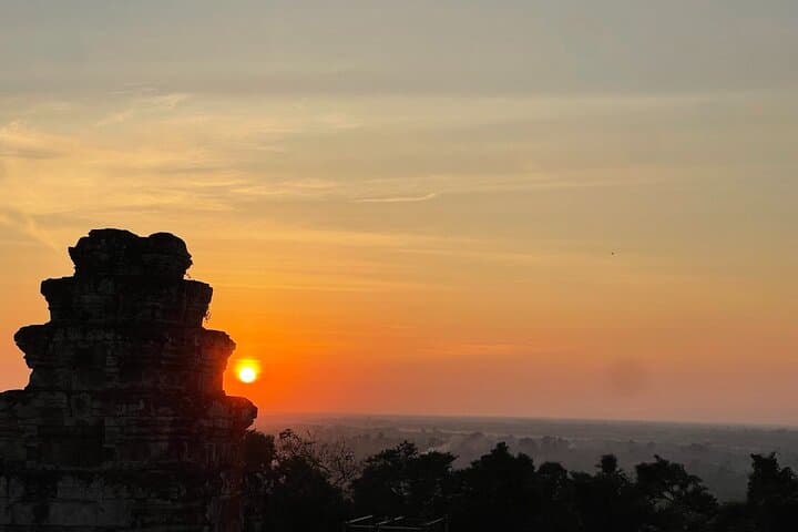 Sunset at Angkor Wat: Private Siem Reap Temple & Photography Tour photo 3