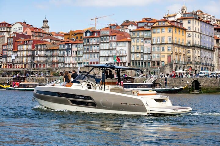 Private Luxury Yacht Cruise on the Douro River (2 Hours)