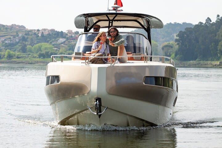 Private Luxury Yacht Cruise on the Douro River (2 Hours) photo 2