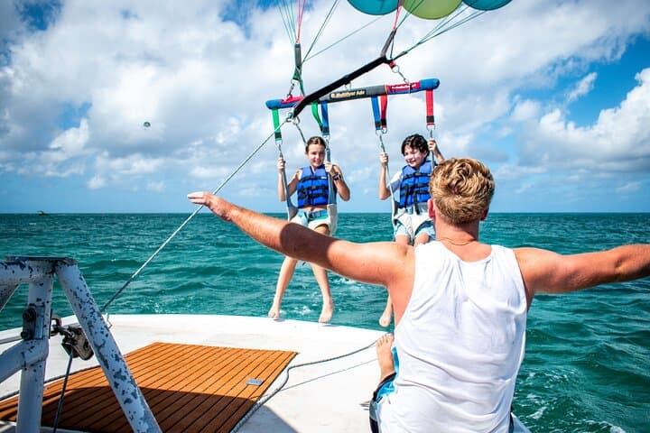 Aruba Parasailing from Noord: 12-Minute Caribbean Sky Ride Over Turtles & Wrecks photo 4