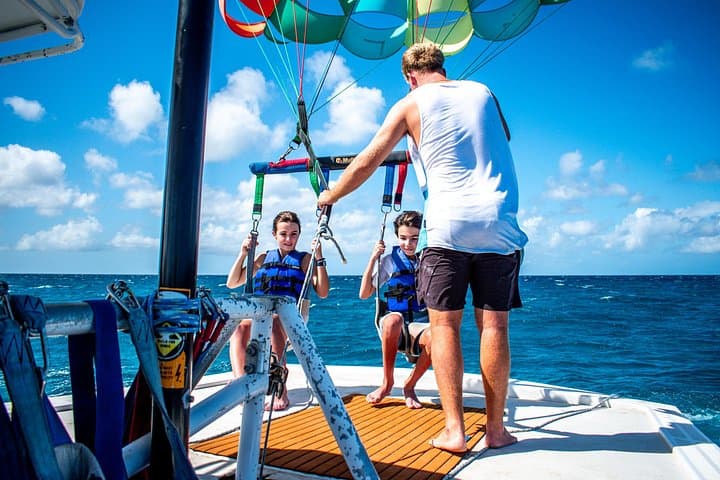 Aruba Parasailing from Noord: 12-Minute Caribbean Sky Ride Over Turtles & Wrecks photo 3