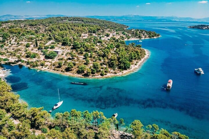 Blue Lagoon & Šolta Day Cruise from Split with Lunch and Unlimited Drinks